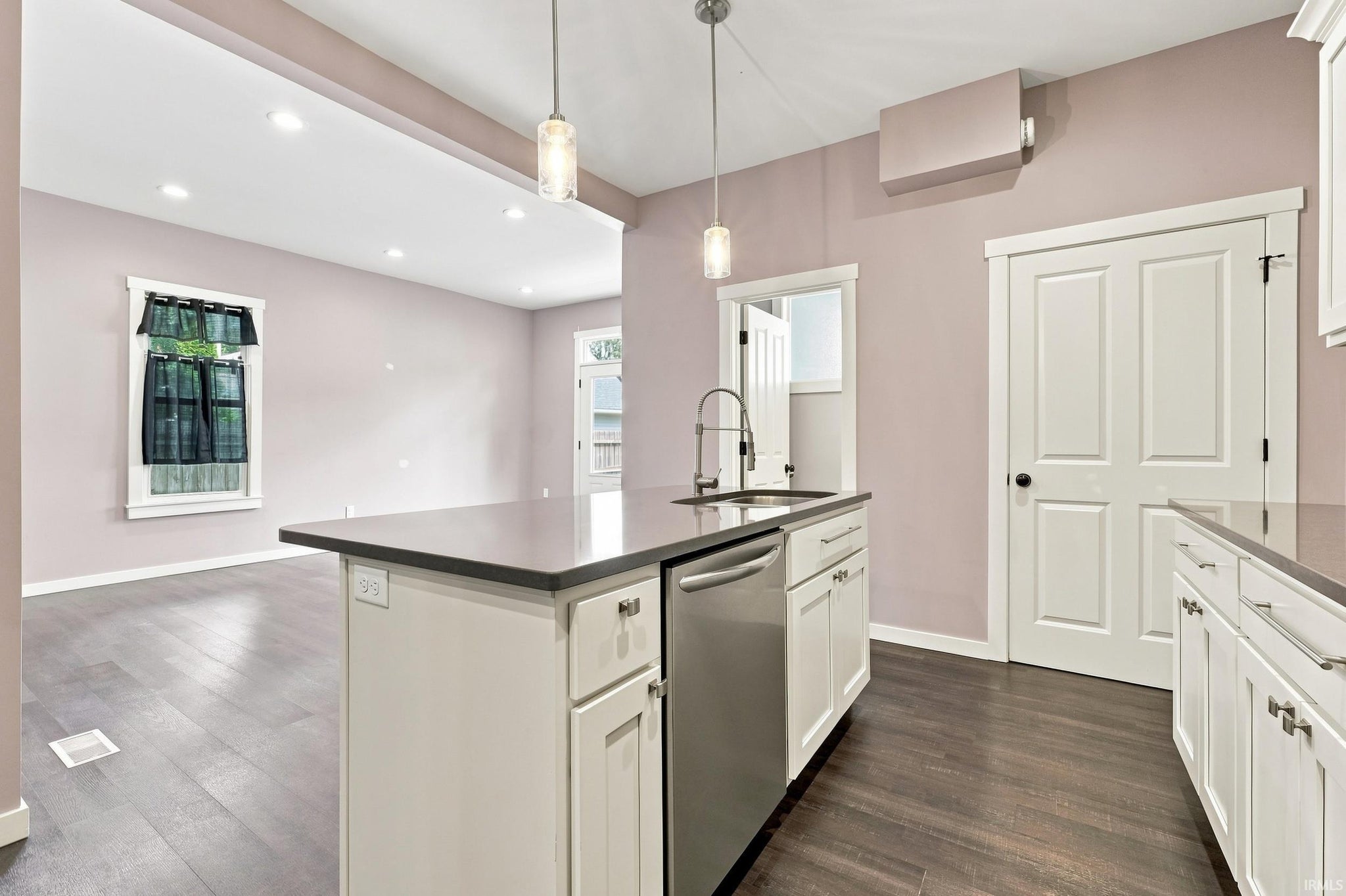 Image of 1016 W Washington Boulevard 1